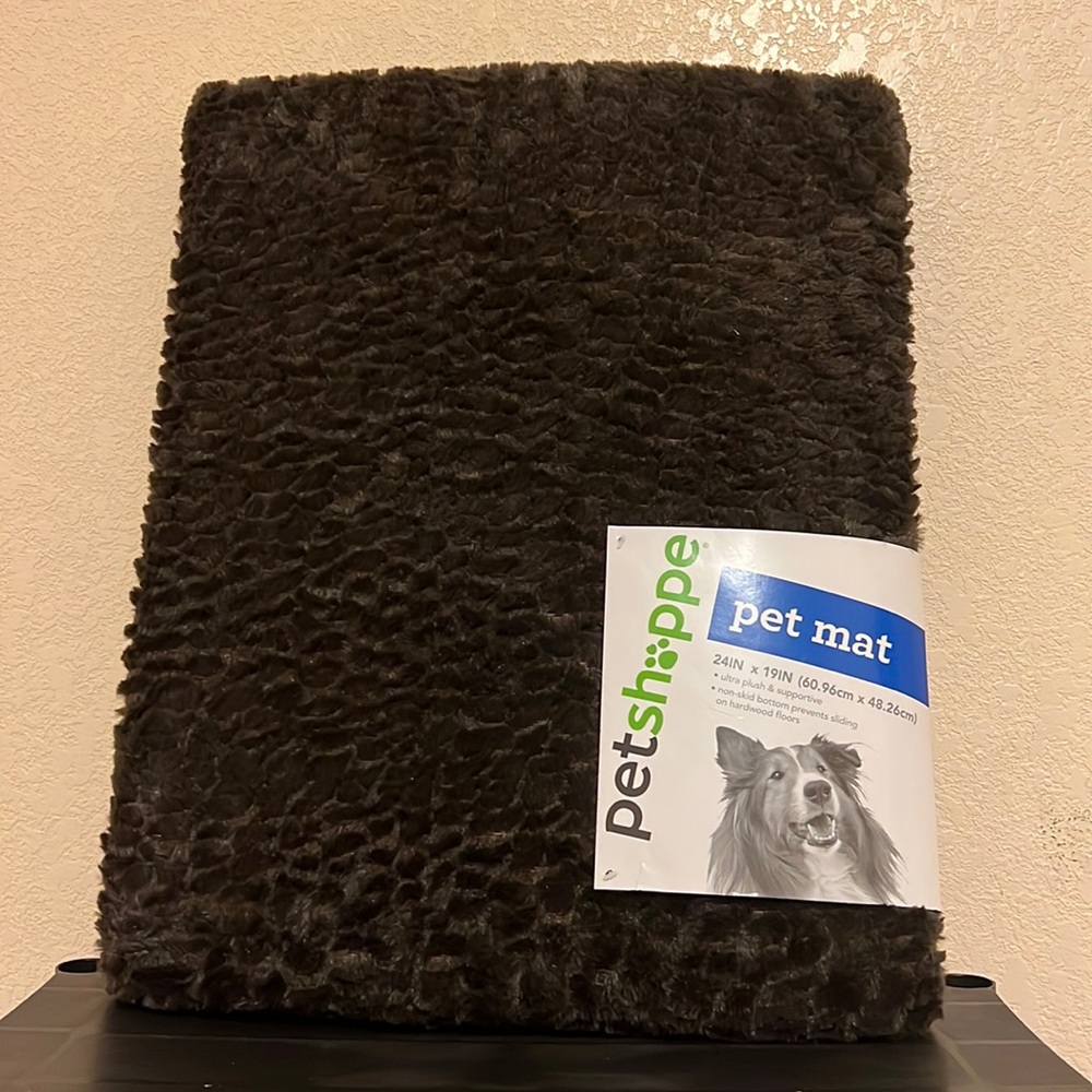 Pet Shoppe pet mat size 25”x19”